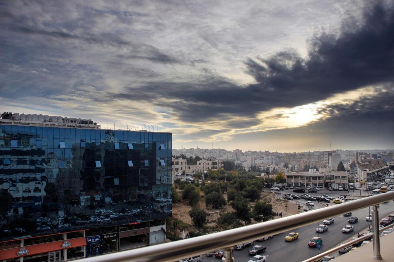Balcony Hotel Amman Luaran gambar